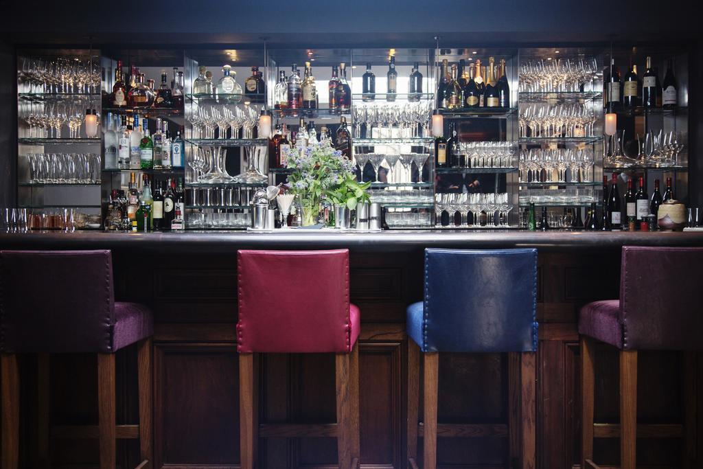 Old Parsonage Hotel Оксфорд Екстер'єр фото The bar at the London Edition