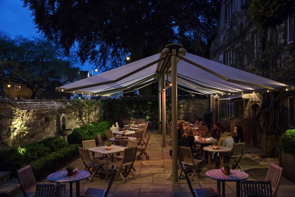 Old Parsonage Hotel Оксфорд Екстер'єр фото The garden at the Eagle